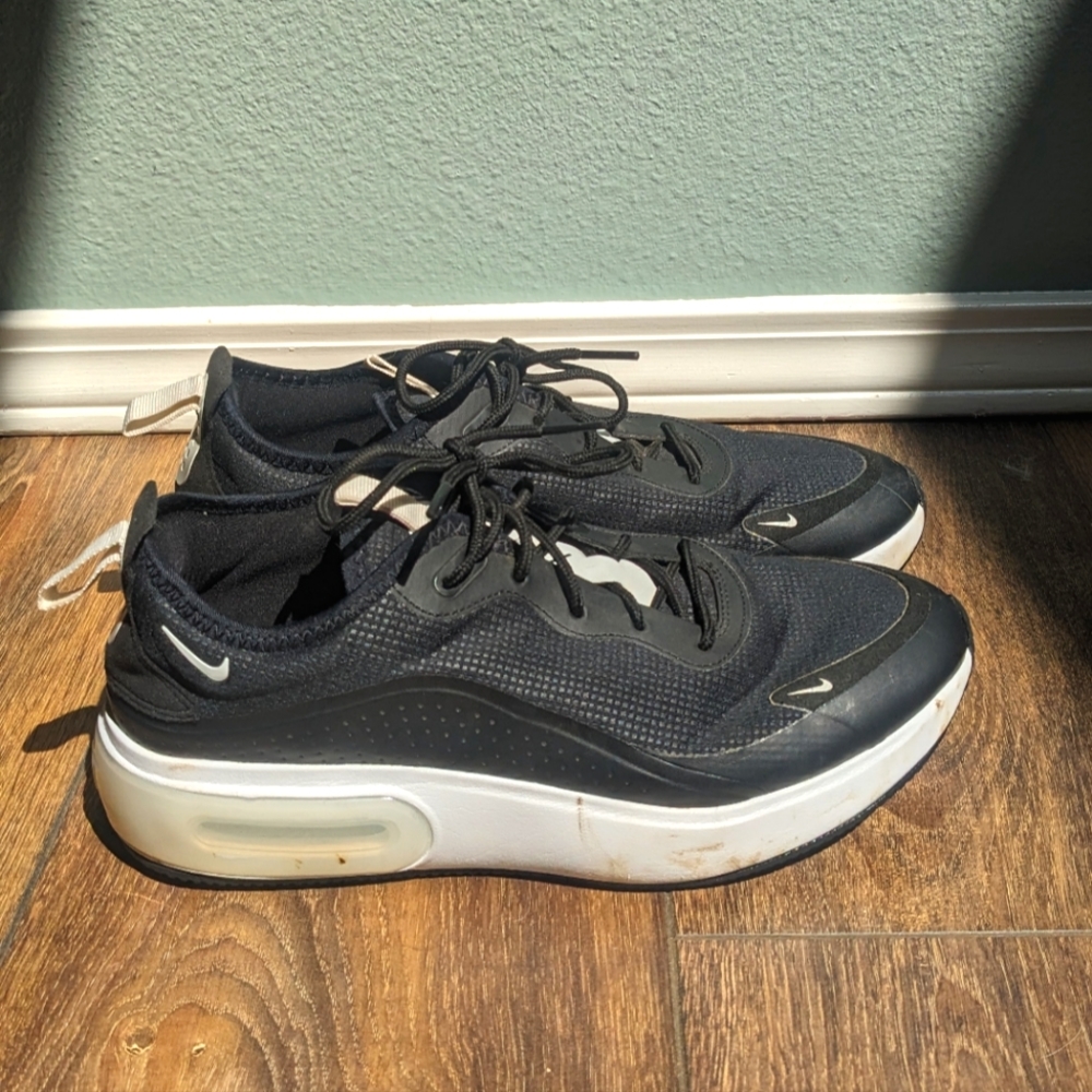 Nike Air Max Dia women's black white EUC 9.5 platform chunky sneakers